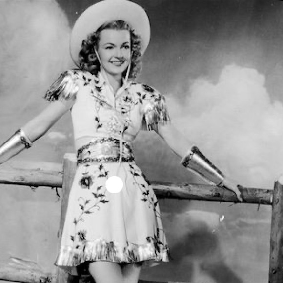 🌵Sharp Threads Soon!🌵 - Picture 2 of 4